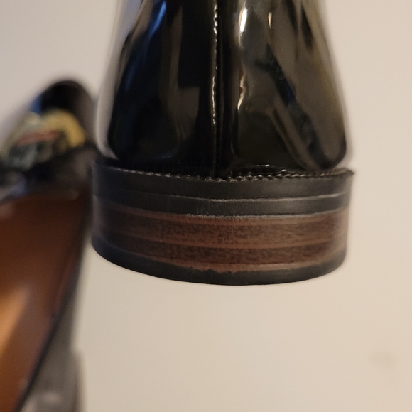 Patent Leather flats with Embroidered CREST - Picture 7 of 8